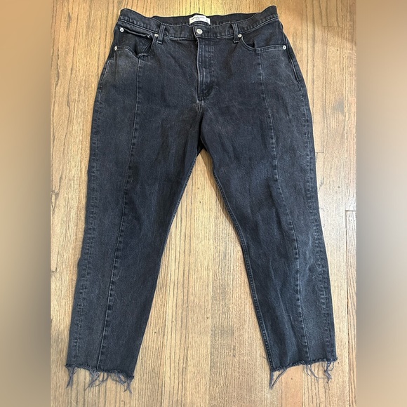 Abercrombie & Fitch Denim - Abercrombie & Fitch The Mom High Rise-Size 16-Black